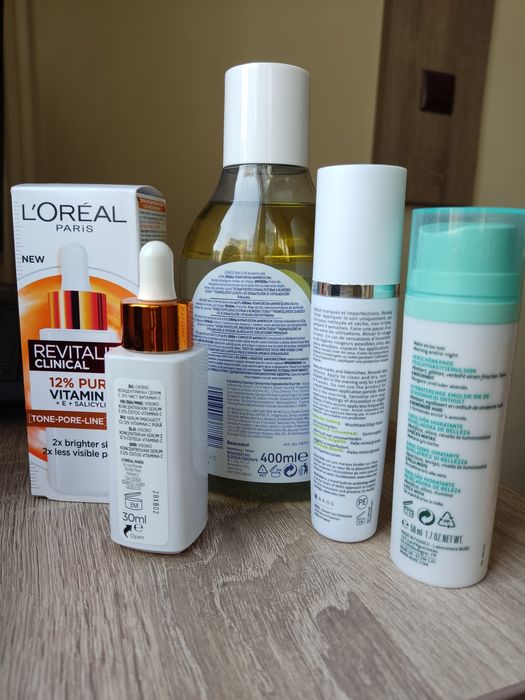 Продавам козметика за лице