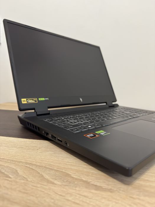 Acer Nitro 17- Ryzen 9 8945HS, RTX 4070, 32GB RAM , 1TB SSD