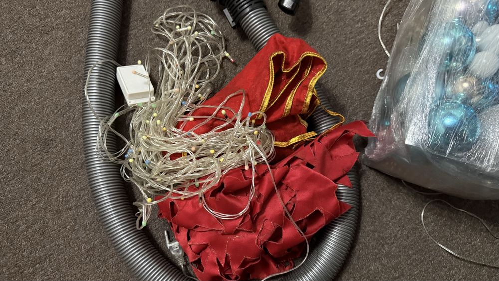 Продам ёлку с игрушками