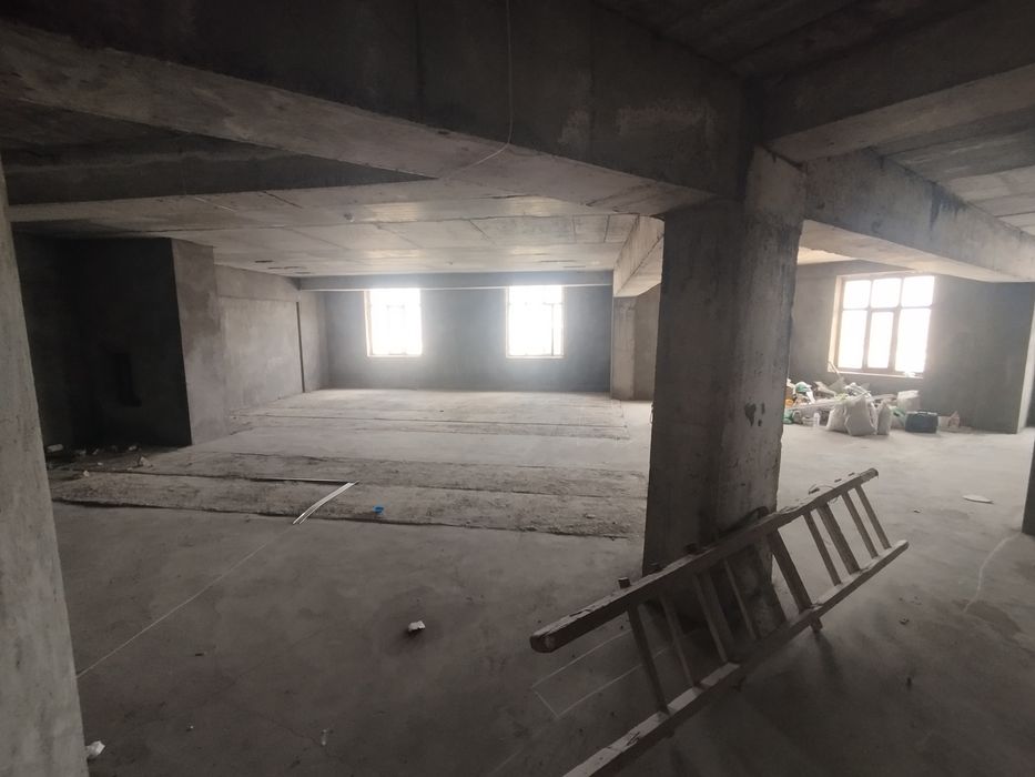 Продам квартиру коробка  в ЖК Ney Life yashnobod ул. Бакинская 222 5/1