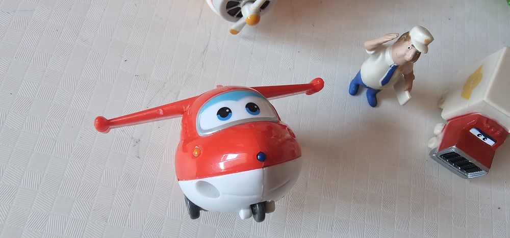 Оригитални трансформиращи се фигурки Супер самолети