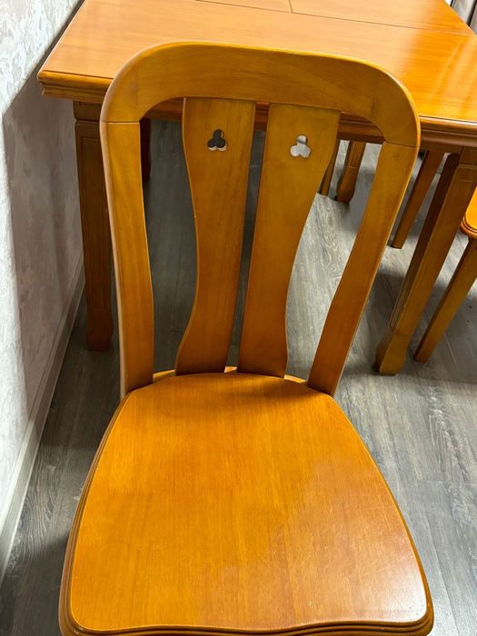 Продам стол и 4 Стула