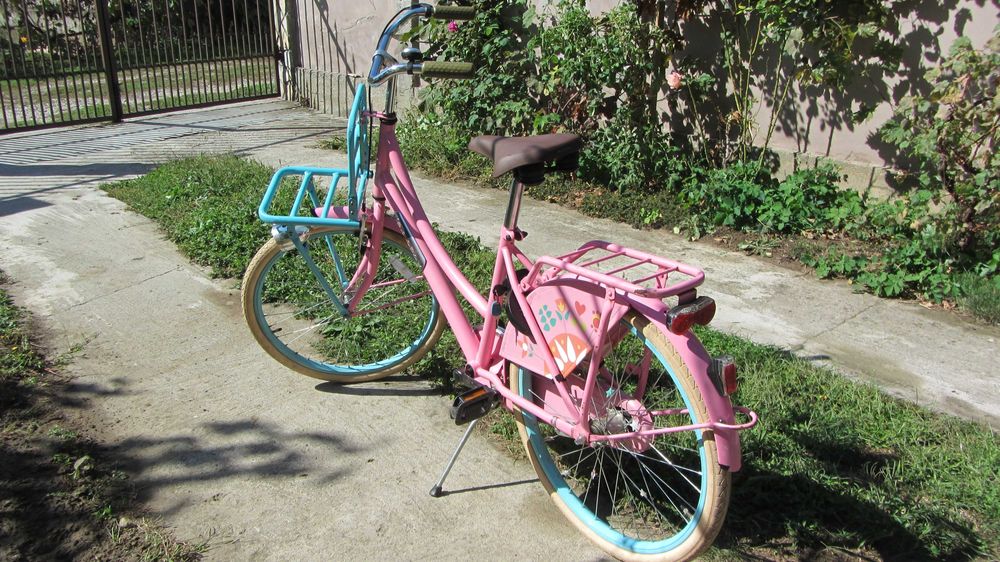 Bicicleta superba albastru cu roz perfecta, functionala totul original