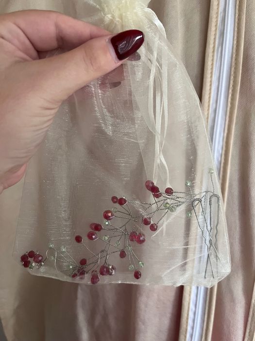 Червена бална рокля