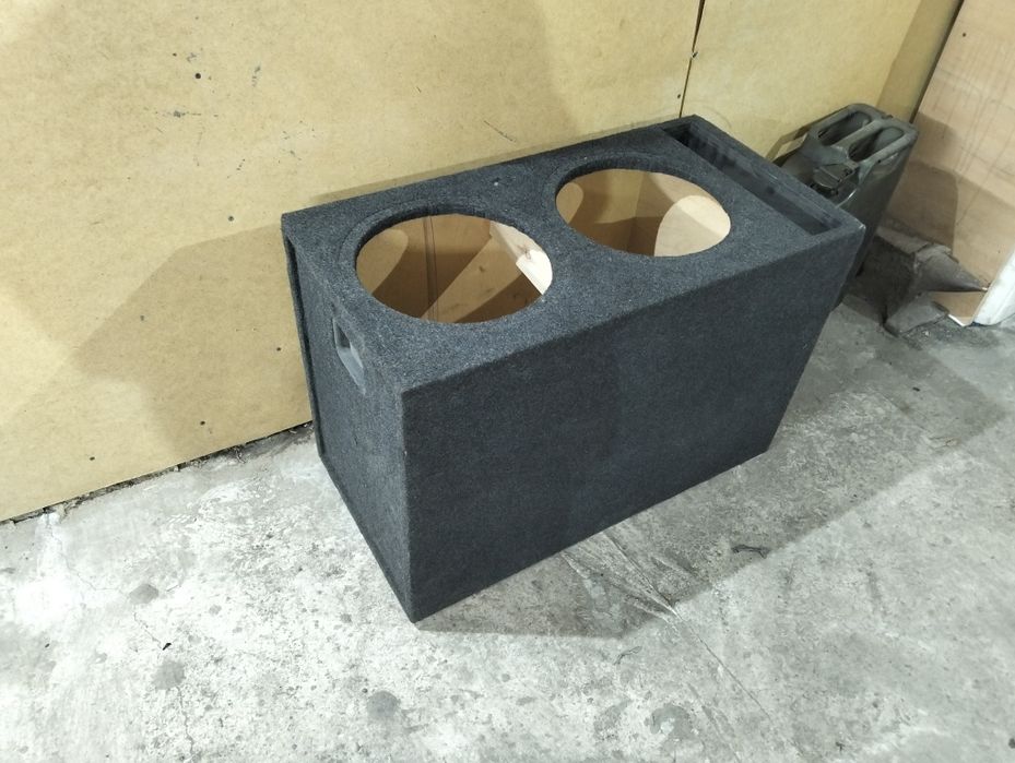 Продам короб под 2 динамика