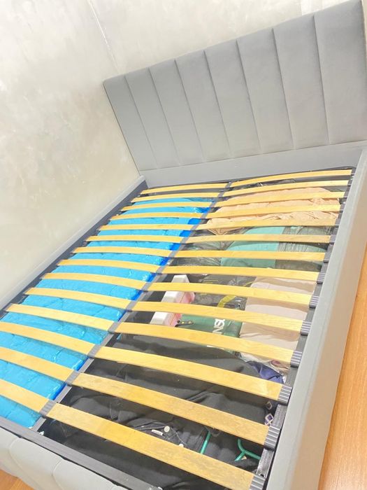 Кровать для спальни