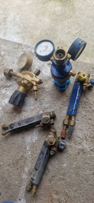 Lot echipamente autogen 2 reductoare presiune si 3  manere arzator.