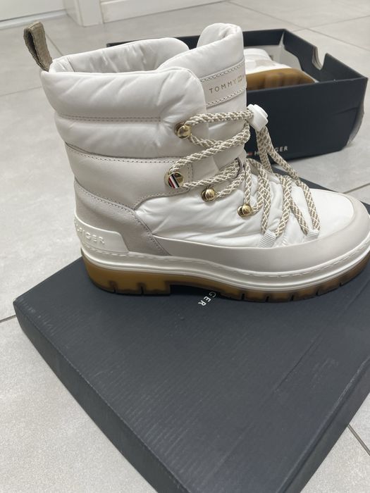 Bocanci tommy dama de iarna