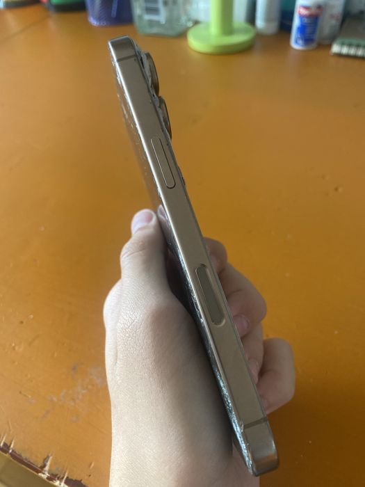 Iphone 16 pro de piese