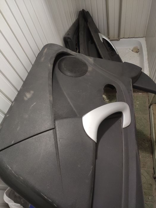 Обшивка дверей на ларгус