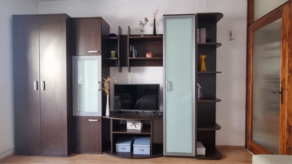 Mobilă living (2 dulapuri, comoda TV), canapea extensibilă și noptieră