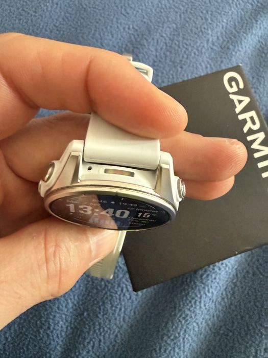 Garmin Fenix 8 AMOLED 43mm - impecabil, cutie + curea extra