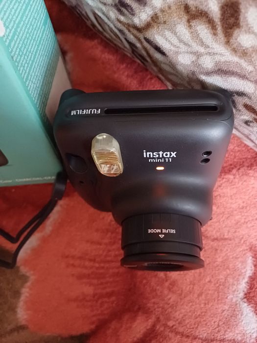 Продам в отличном состоянии instax mini 11