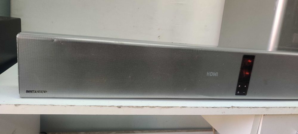 Samsung HW F 751 boxa bara sunet pe lampi subwoofer si tele
