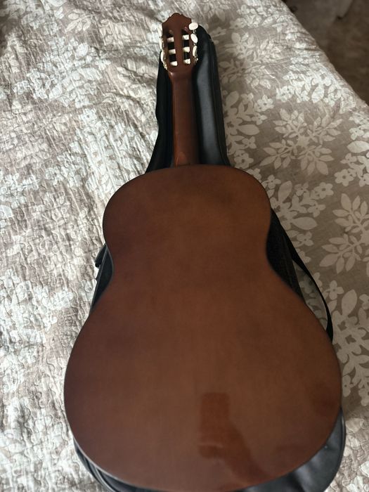 Продам класическую гитару