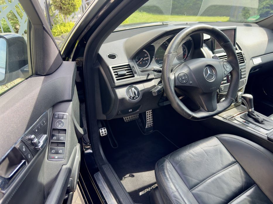 Pret 25.000 E Mercedes-Benz C63AMG 2010 476 CP EXTRA FULL Variante