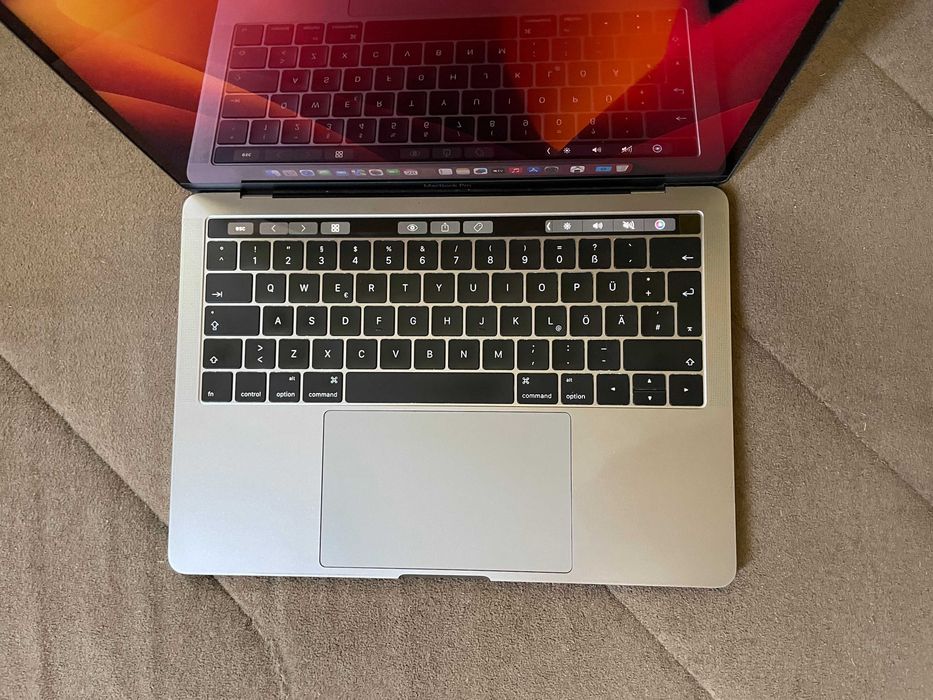 13" MacBook Pro A1706 Touch/Mid-2017/-8GB/256GB