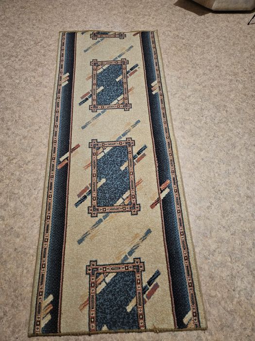 Продаются ковры.