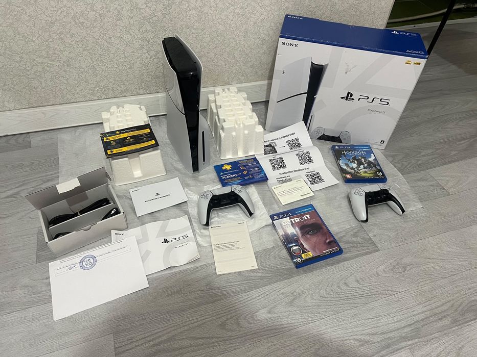 Продам новую PlayStation 5 slim 1tb.