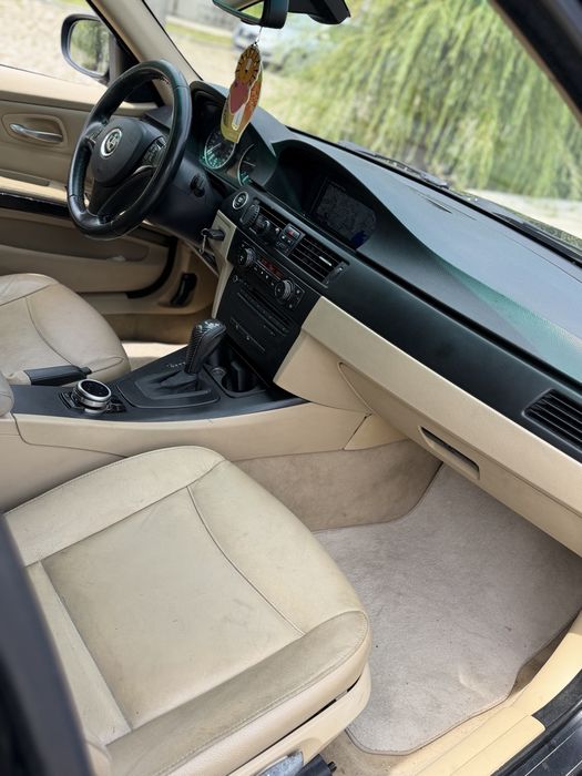 BMW E91 LCI 320d xdrive 4x4 automat / piele / faruri adaptarive / Navi cic / Carlig