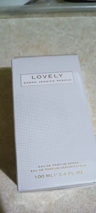 Парфюм Sara Jessica Parker.Очень богатый и стойкий аромат