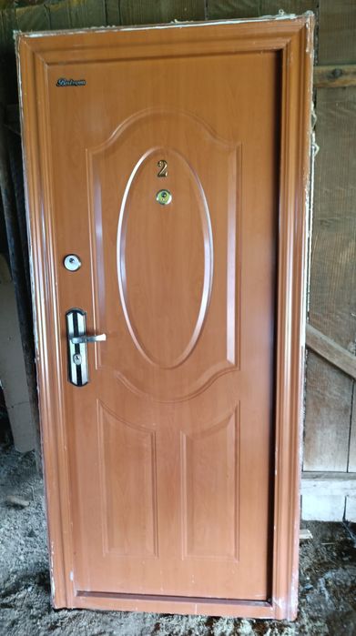 Ușa de apartament