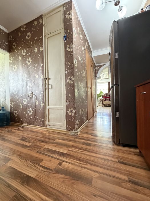 Продается 2-х комн.кв в районе Жазира.