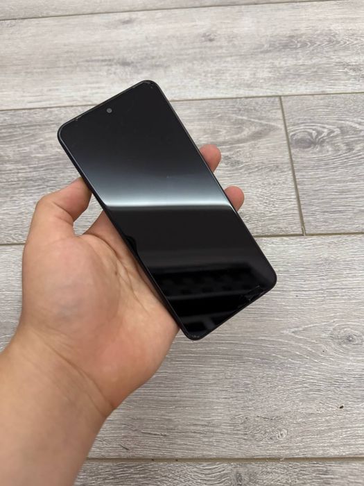 Redmi Not 12 128 Ekrani alishkan oynasi singan