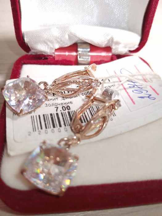 Продаются серьги