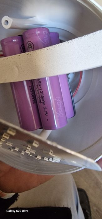 Лед лампа 5v волта 4800mAh батерия 300w мощност . За къмпинг риболов .