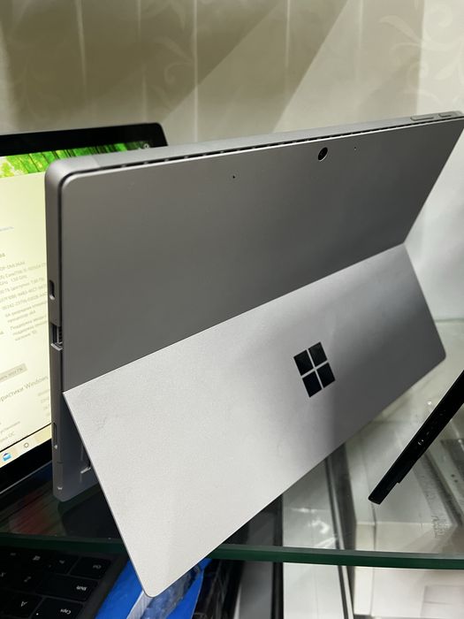 Microsoft Surface Pro 5 - планшет на Windows  intel m3 4gb 128ssd