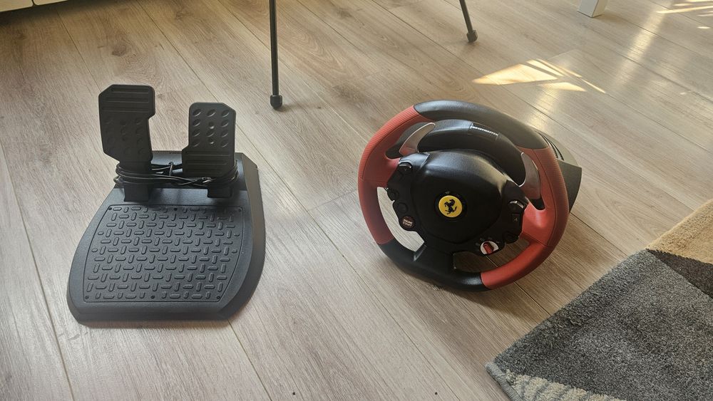 Волан с педали Thrustmaster - Ferrari 458 Spider, червен за XBox