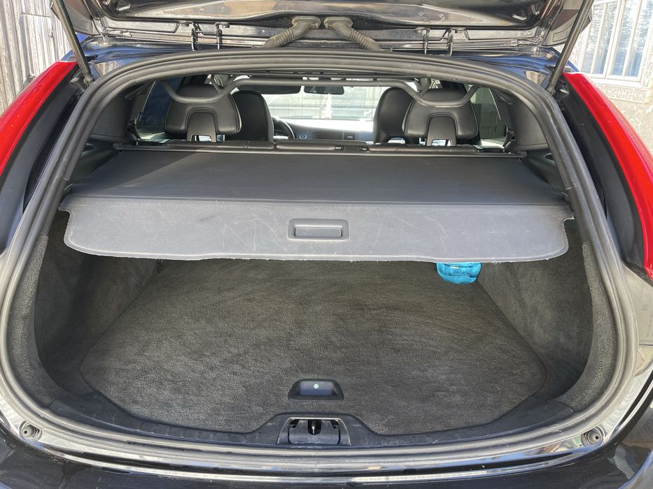 Volvo V60 2015 D4 2.0 181HP Black Edition, Distronic, Manuală, Full Op