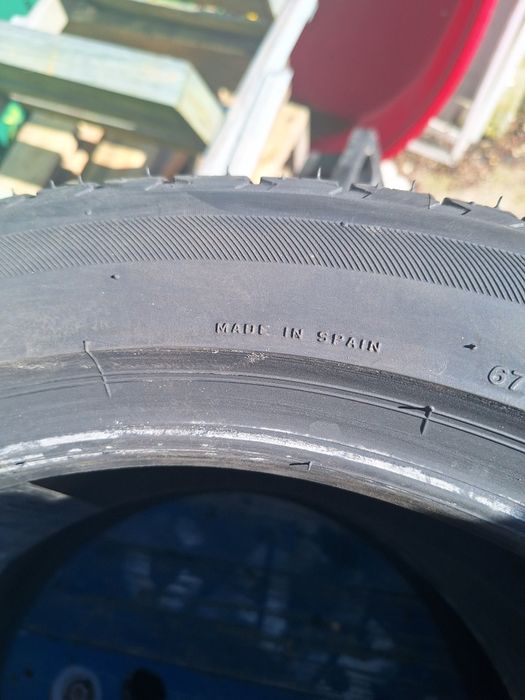 Vand 2 cauciucuri Bridgestone nerulate,215/50 r18 ,unul cu dot 2020,celalalt cu dot 2019.