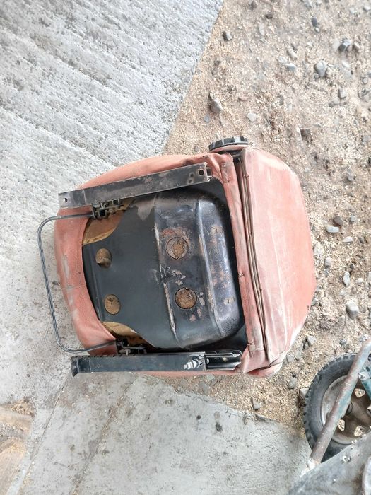 Scaun pentru stivuitor sau tractor