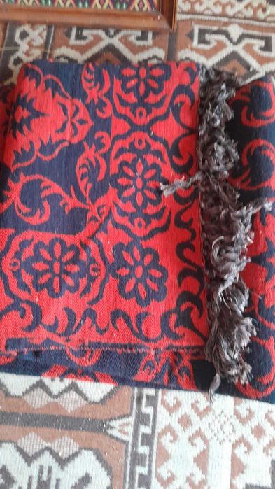 Чисто нов , вълнен килим