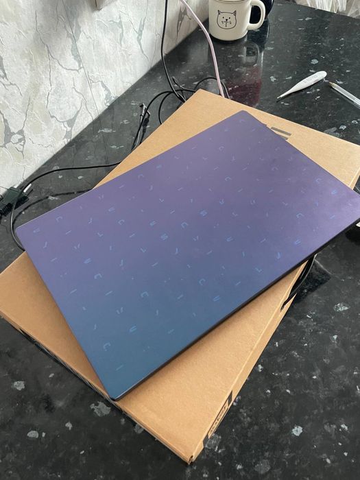 продам ноутбук asus (опер.8гб)