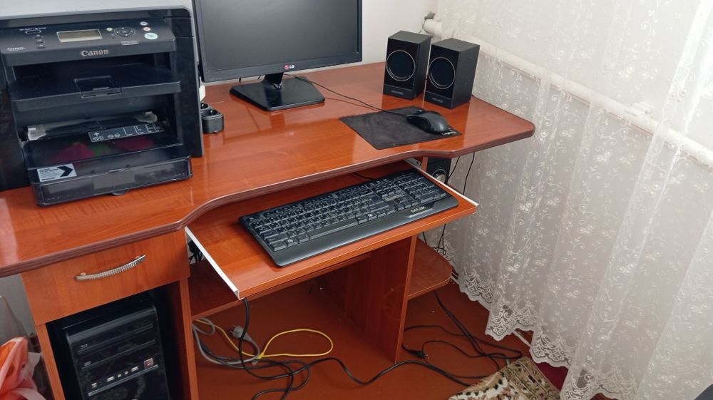 "LG" komputer+ "Canon" printer+stol. Kalonkasiz