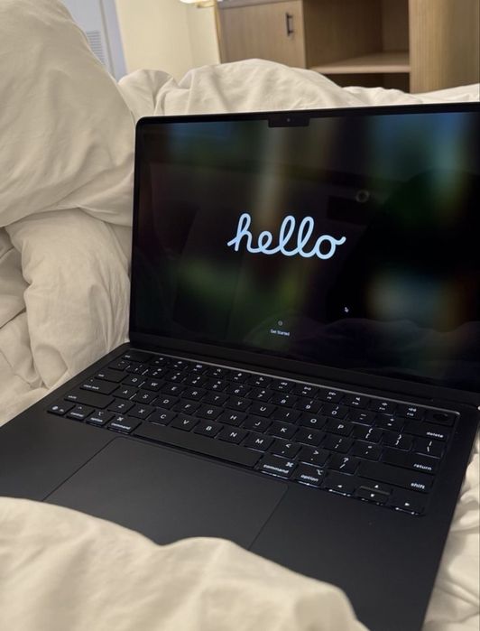 Macbook Air M4-практически новый