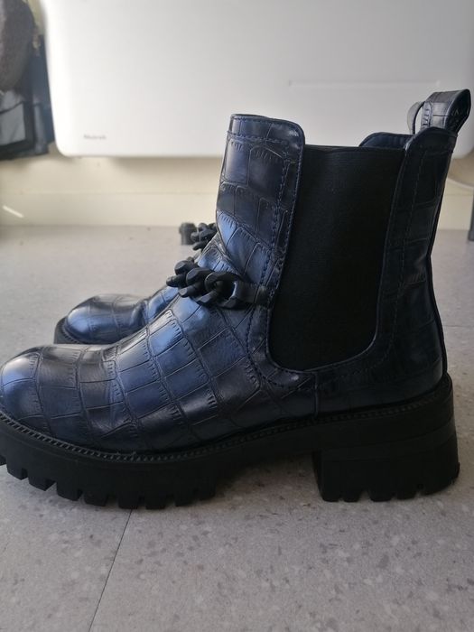 Почти нови, удобни и модерни боти