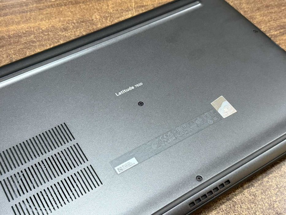 Лаптоп Dell Latitude 7520