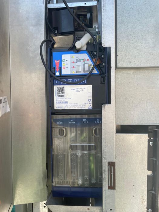 Вендинг автомат Зануси Спацио 7