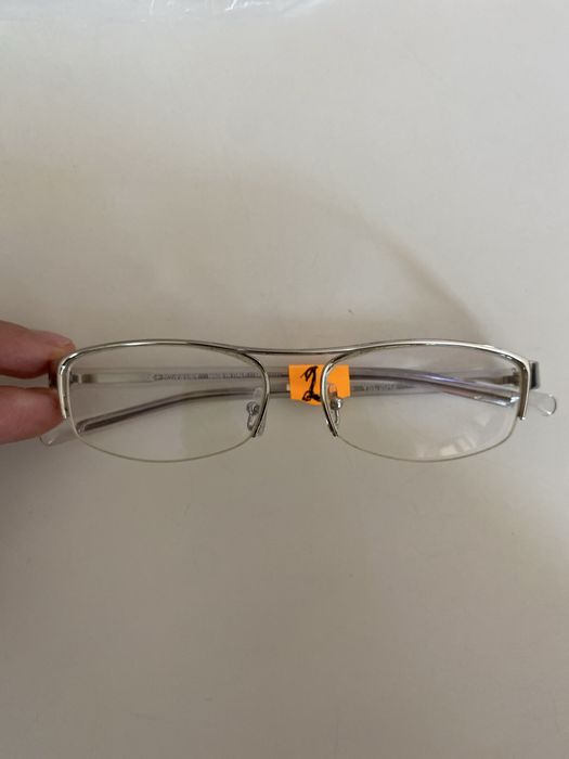 Vand rame ochelari moderne , frumoase si noi.