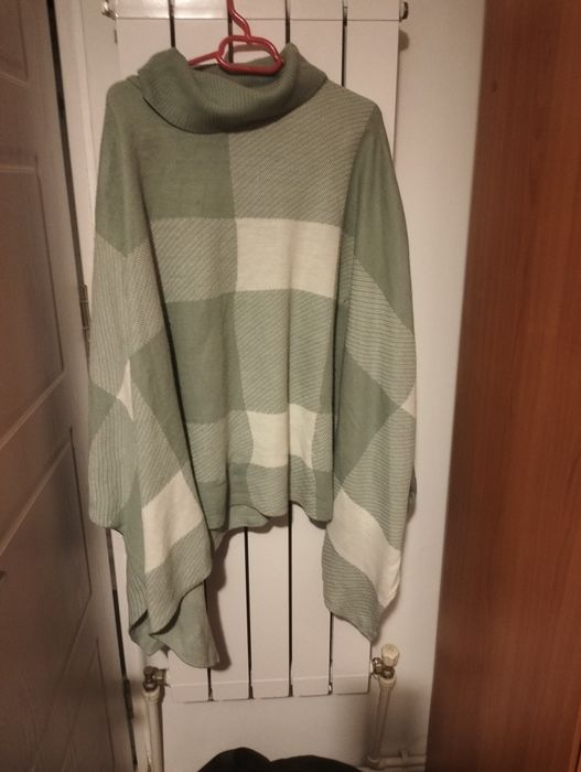 Pulover dama pe gat Mango