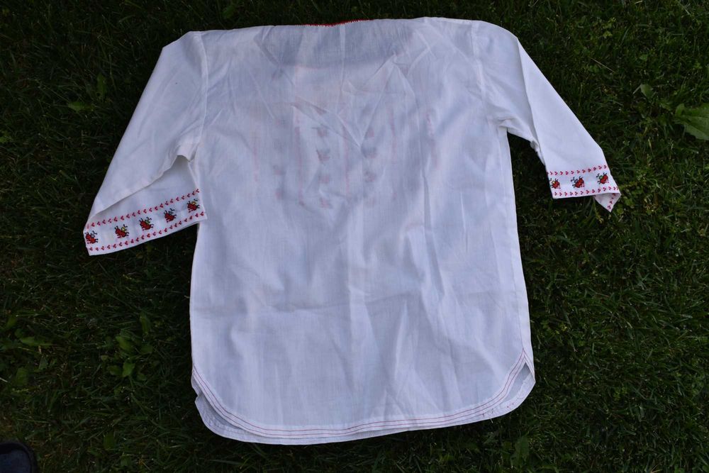 риза за носия със шевици
