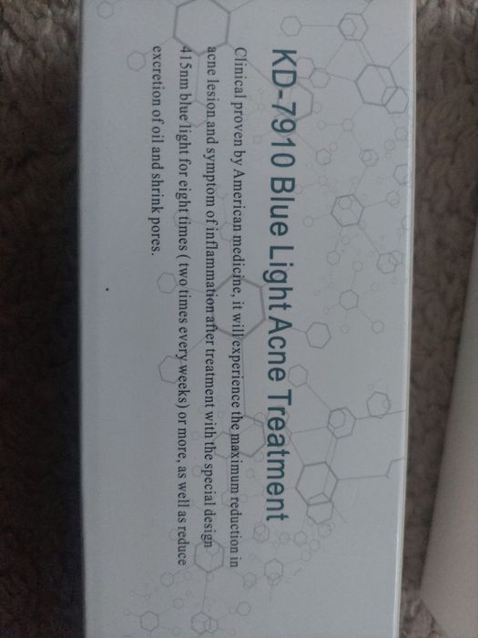 Dispozitiv de terapie cu lumina albastra pentru indepartarea acneei si