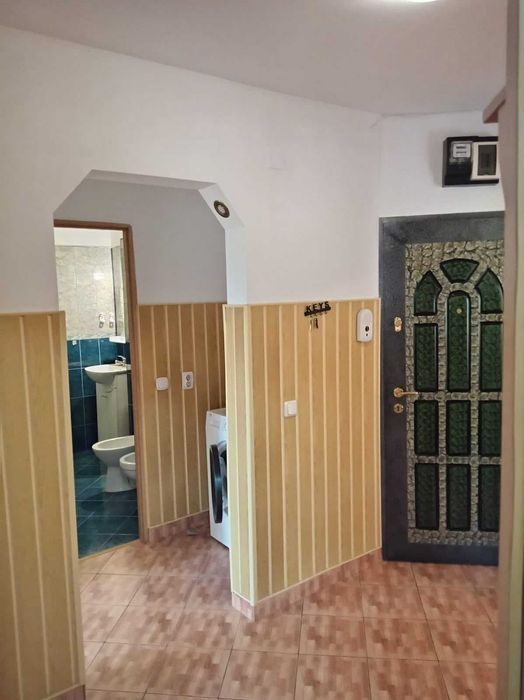 Proprietar | 2 camere decomandat, 65 mp, etaj 2, Tractorul – 400€.
