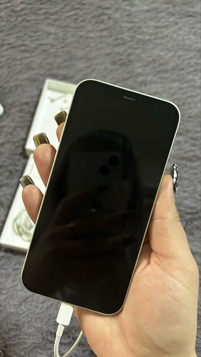 Продам IPhone 12/128