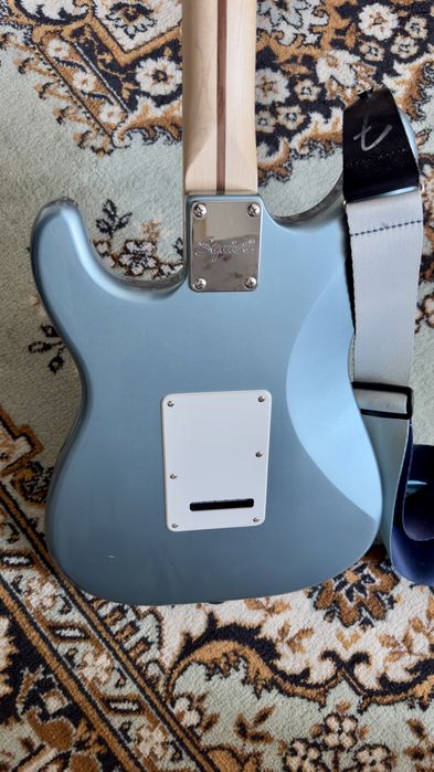 Продаю гитару Squier Affinity Stratocaster HSS и комбоусилитель