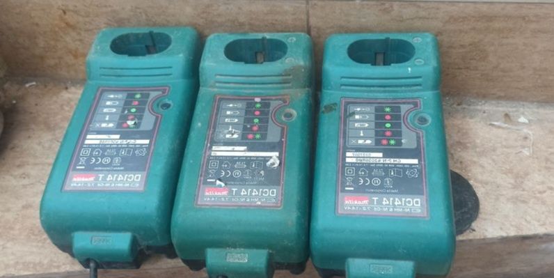 Încărcător Makita